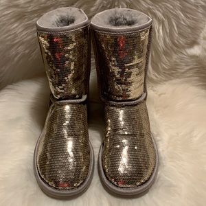UGG Classic Short Sequin Boots #3161 - Wonderful Condition!  Gold-tone - Size 6